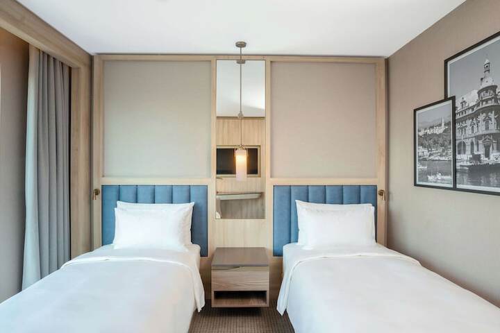 Room 13 of 85