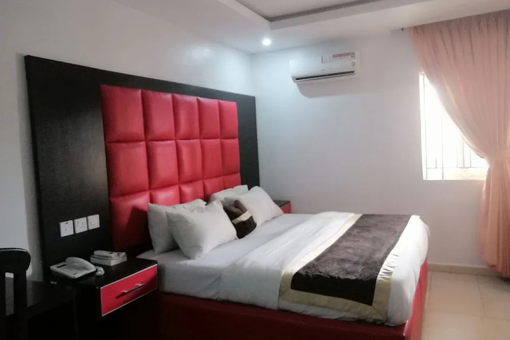 Room 4 of 15