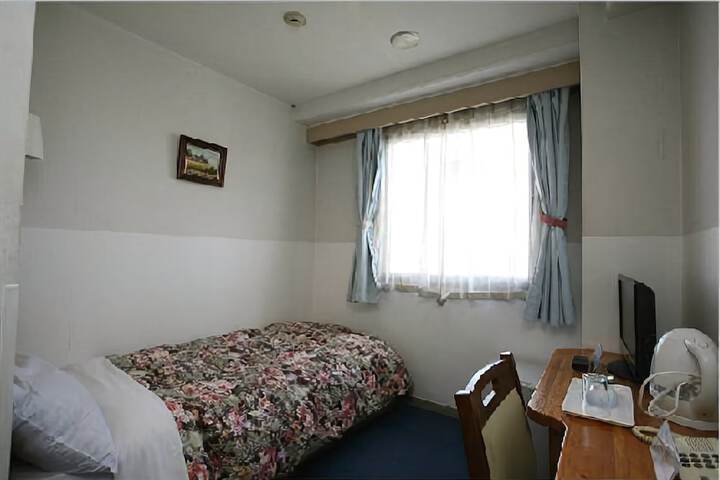 Room 13 of 37