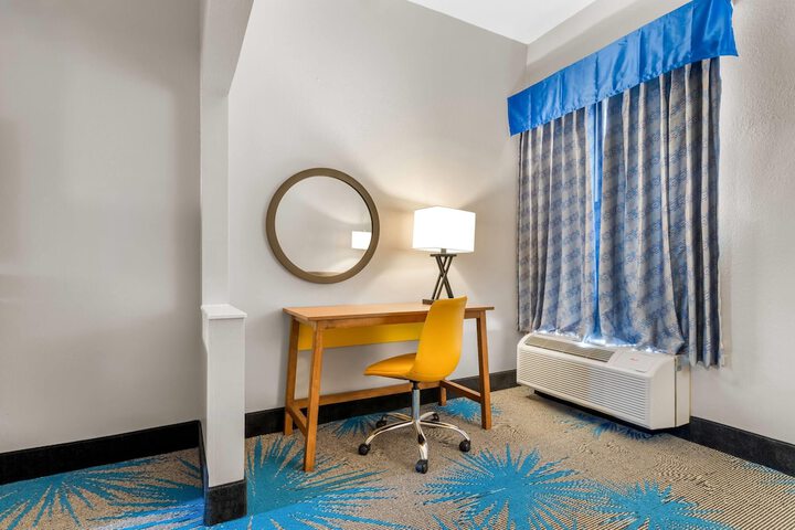 Room 18 of 43