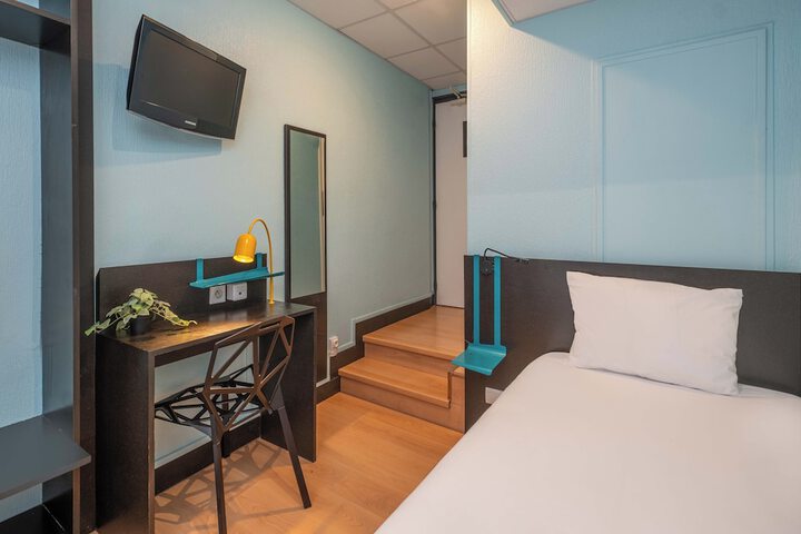 Room 9 of 26