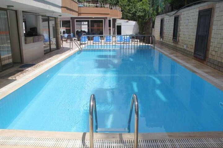 Pool 14 of 20