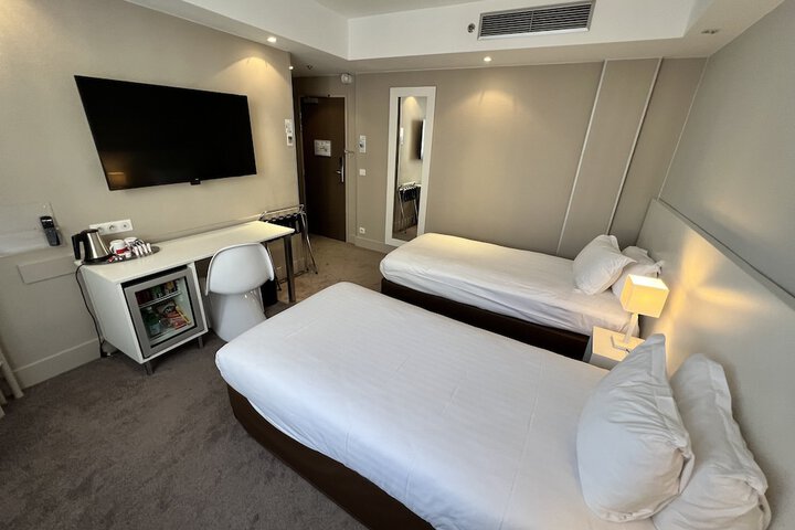 Room 32 of 92