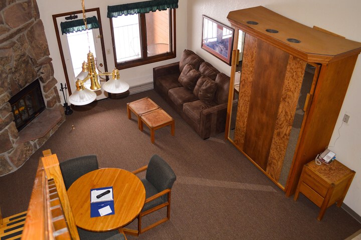 Room 10 of 82