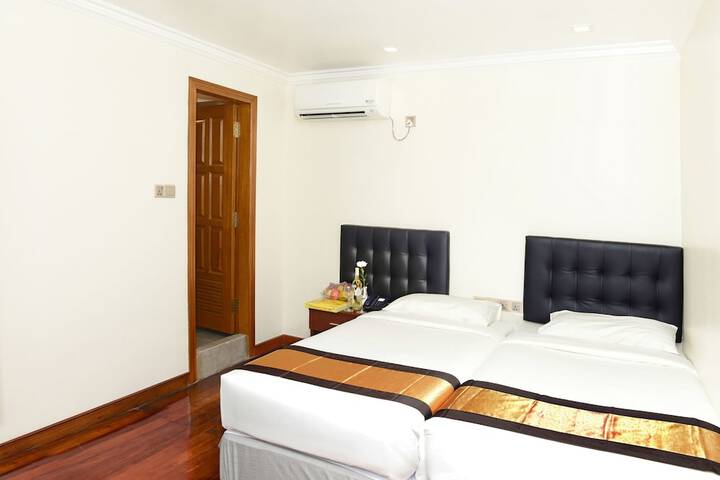 Room 4 of 24