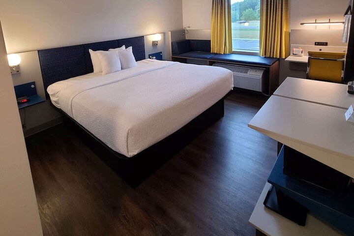 1 King Bed (14 of 14)