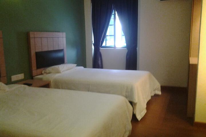 Room 12 of 34