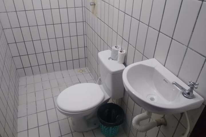 Room 17 of 27
