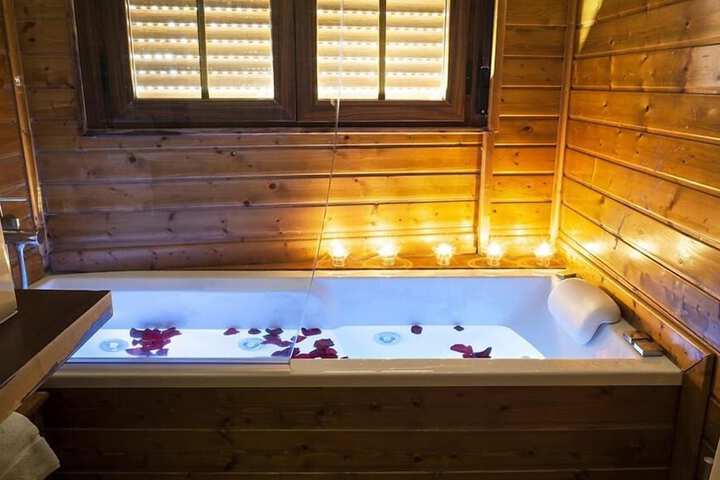 Hot Tub 14 of 25