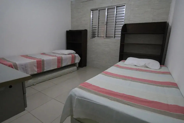 Room 6 of 12