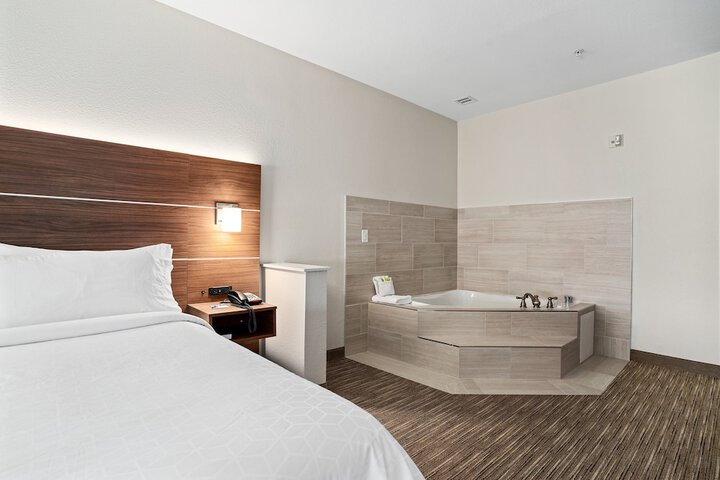 Room 16 of 82