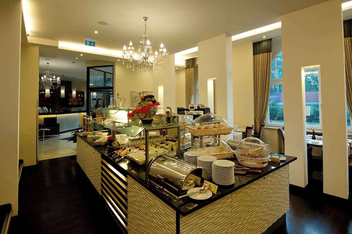 Breakfast/Coffee Service 22 of 34