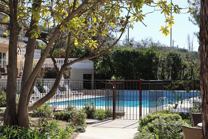 Pool 23 of 49