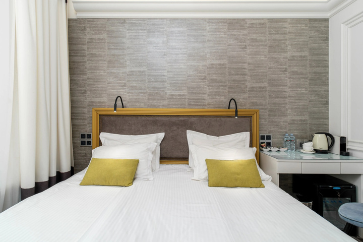 Room 10 of 24