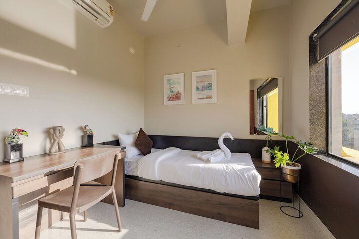 Room 15 of 27