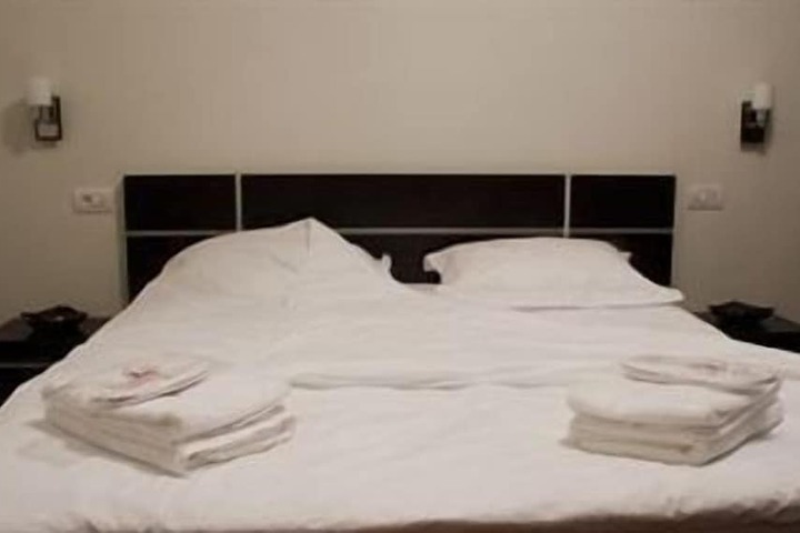 Room 5 of 44
