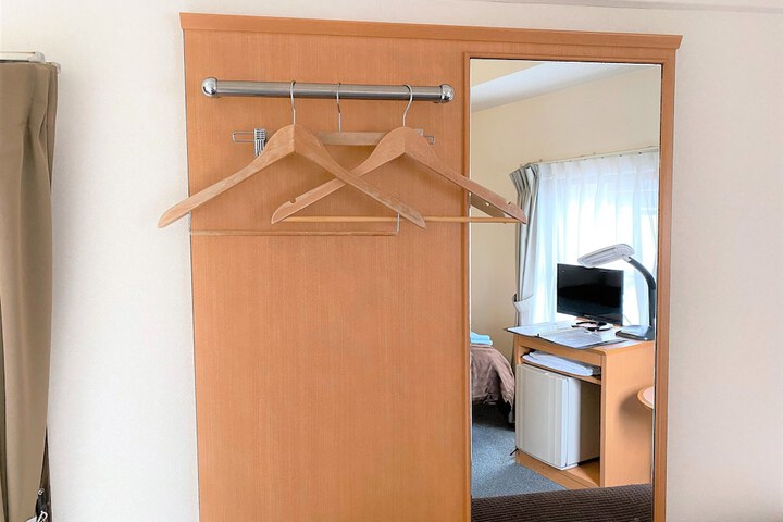 Room 25 of 99
