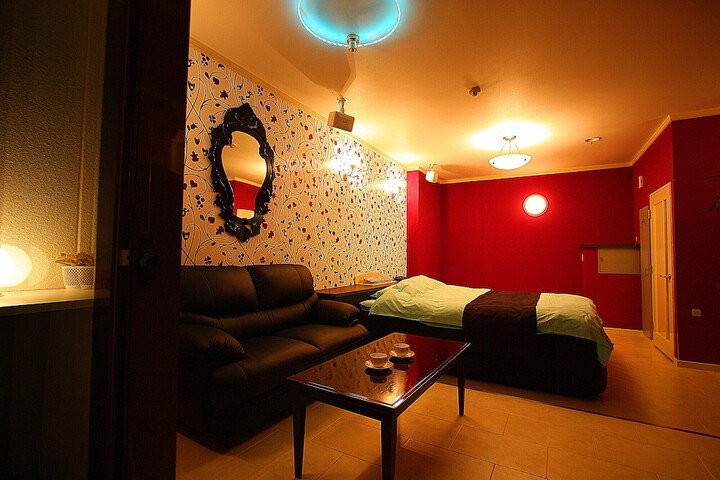 Room 5 of 13