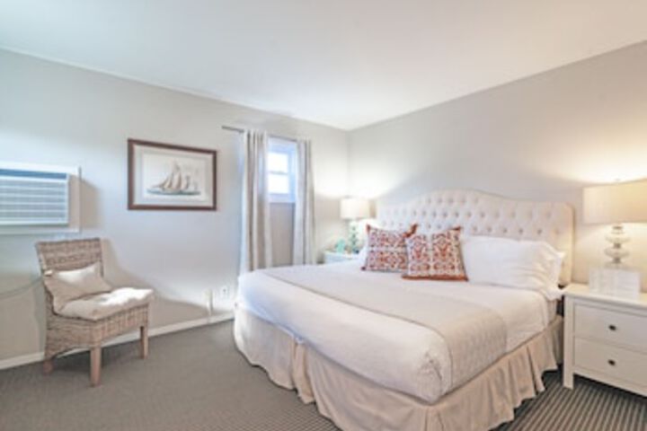 Room 28 of 549