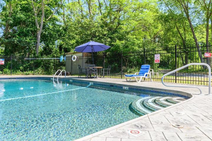 Pool 23 of 41