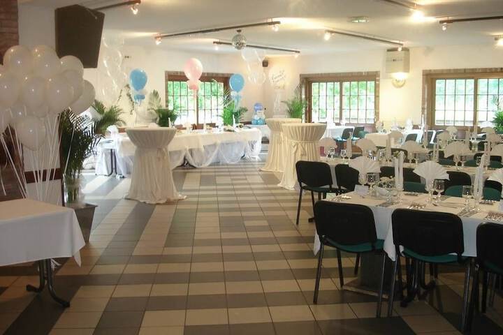 Ballroom/Hall 23 of 37