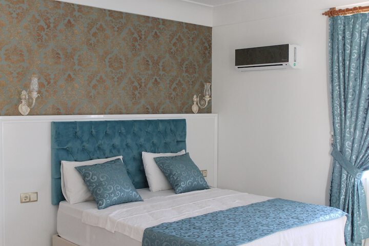 Room 3 of 115