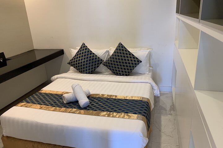 Room 11 of 113