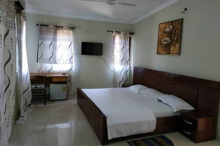 Room 5 of 14