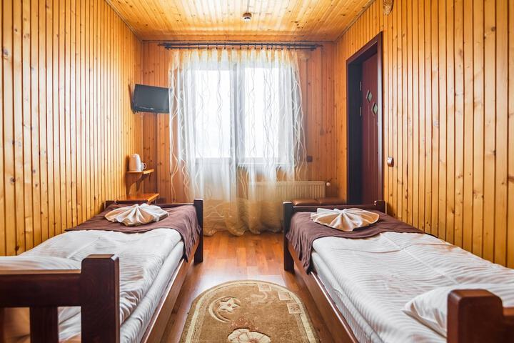 Room 13 of 76
