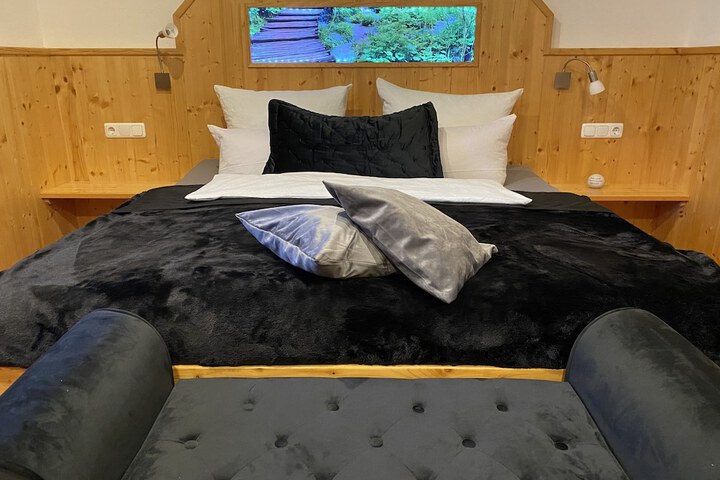 Room 18 of 33