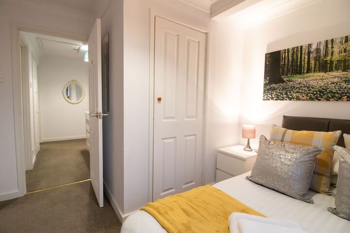 Room 15 of 77
