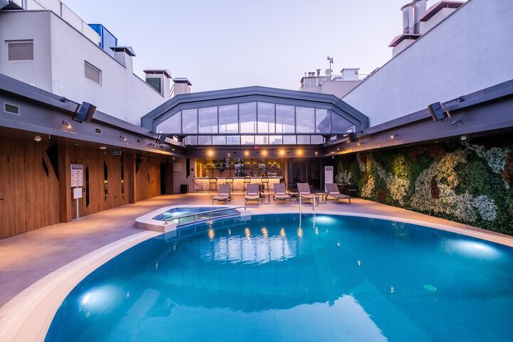 Pool Hotel
