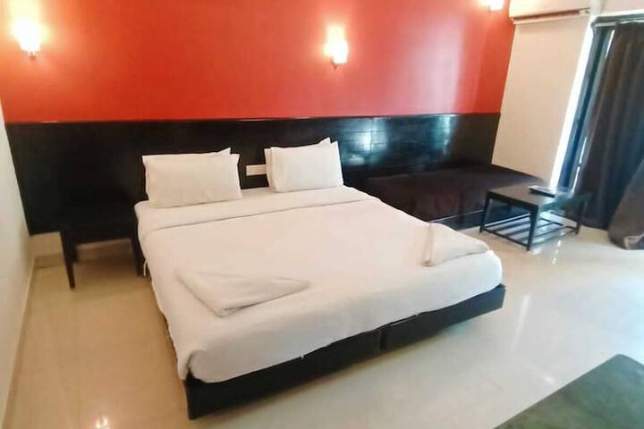 Room 3 of 48