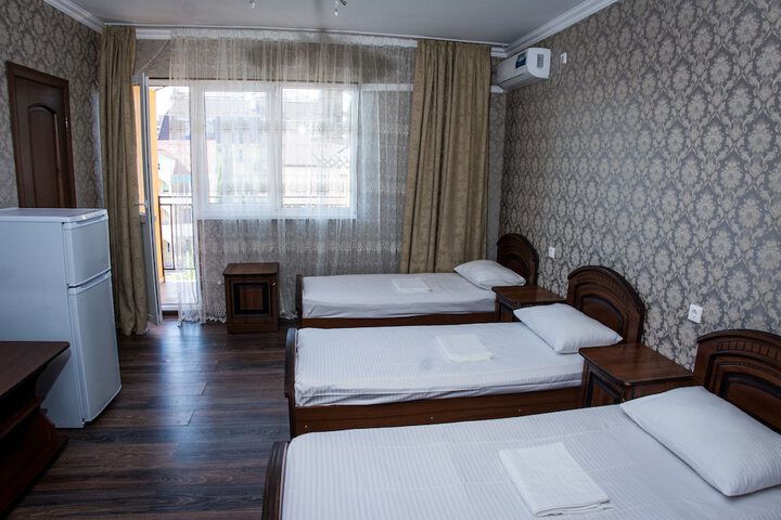 Room 13 of 33