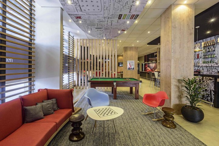 Lounge 47 of 62