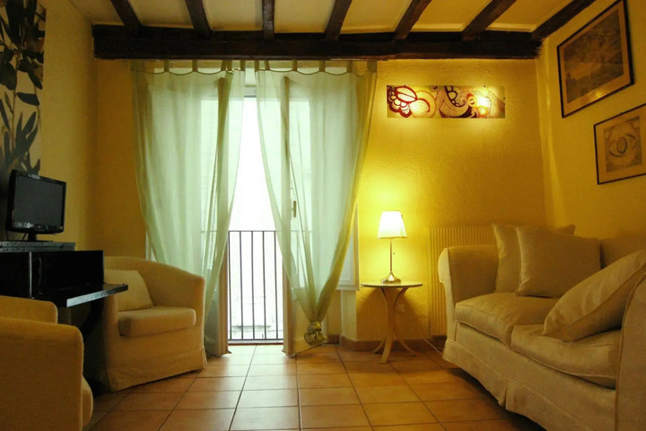 Room 5 of 17