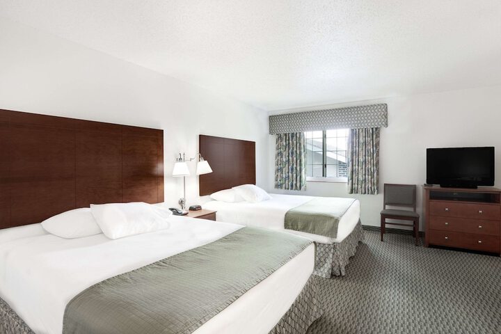 2 Queen Beds (4 of 8)