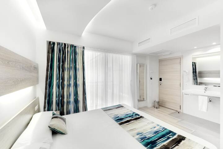 Room 8 of 35