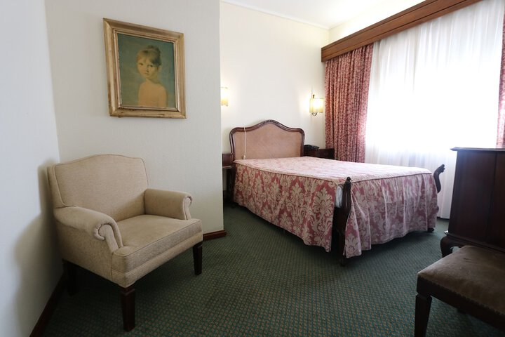 Room 10 of 46