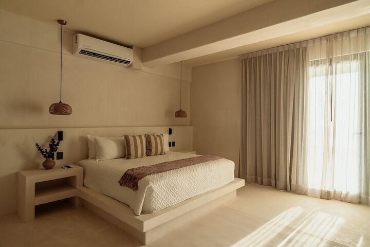 Room 6 of 67