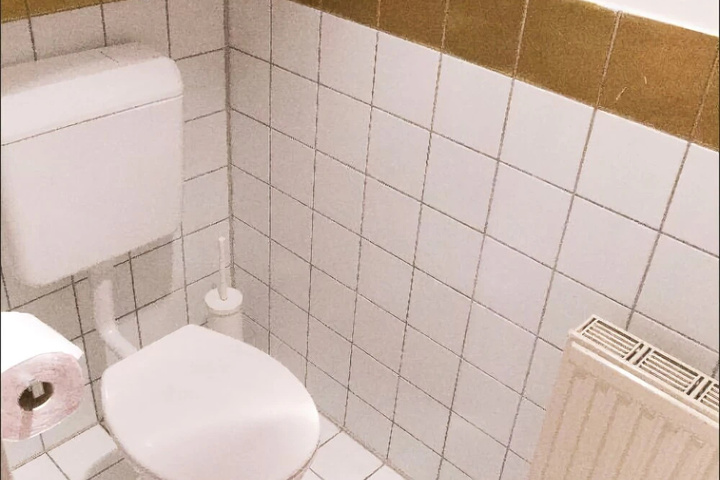 Room 7 of 16