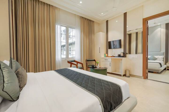 Room 5 of 17