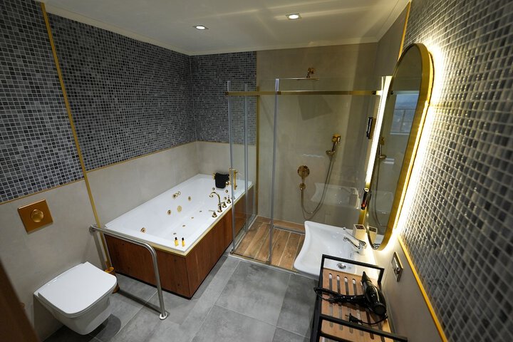 Room 50 of 75