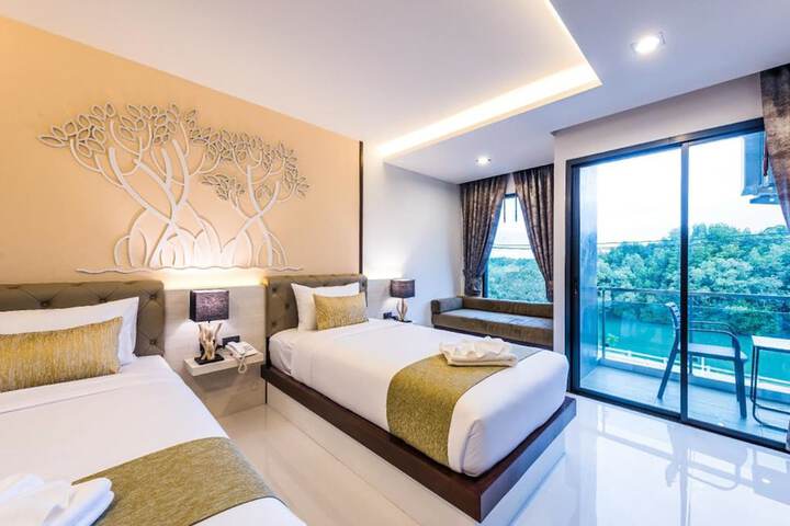 Room 17 of 48
