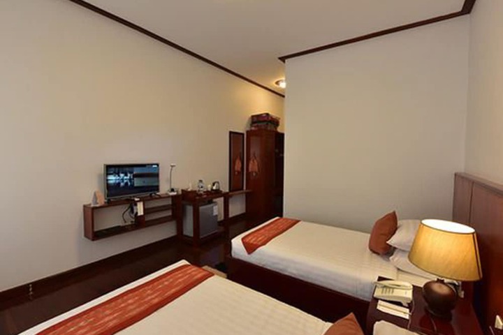 Room 12 of 28