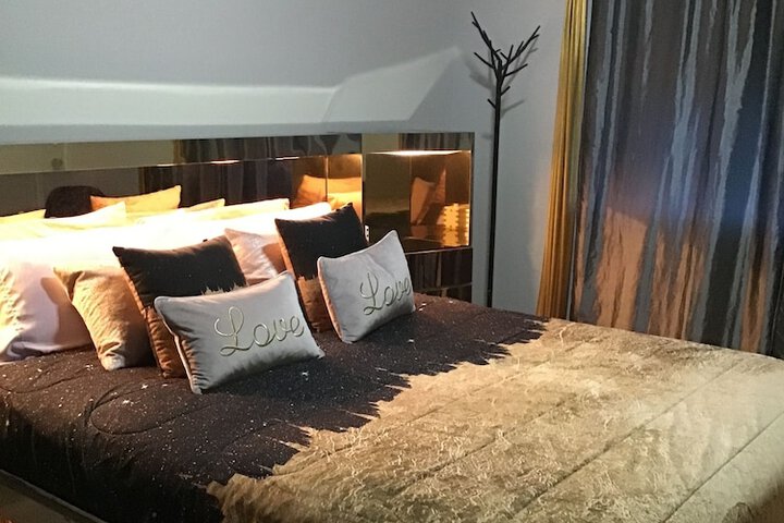 Room 8 of 40
