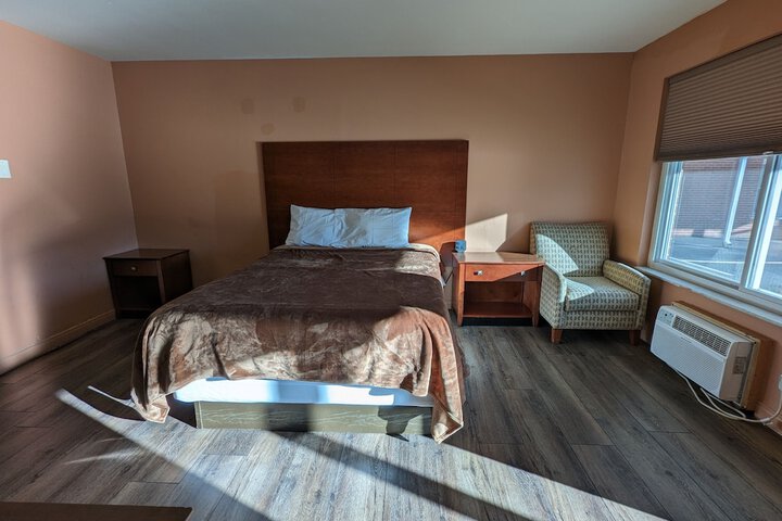 Room 8 of 25