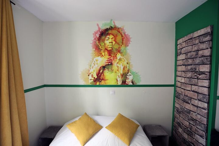 Room 6 of 42