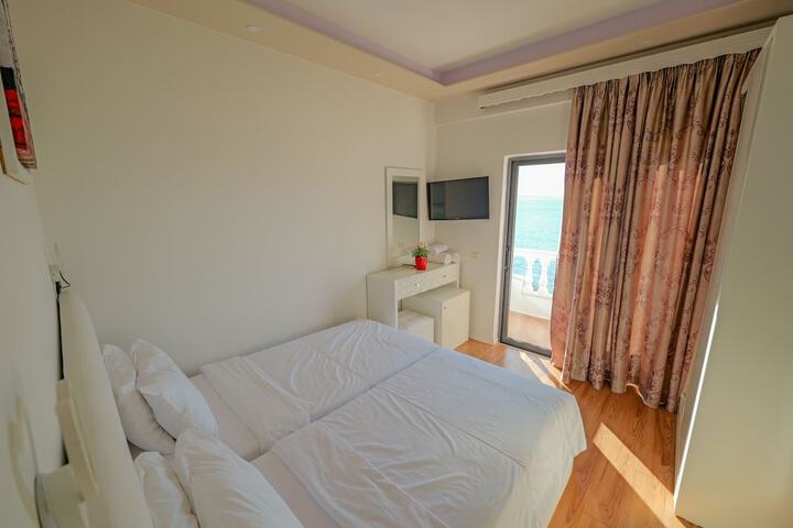 Room 84 of 119