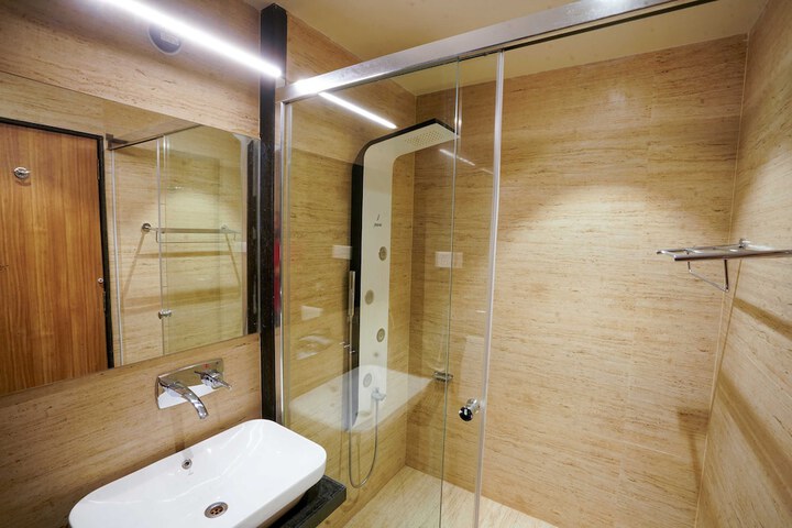 Room 18 of 25